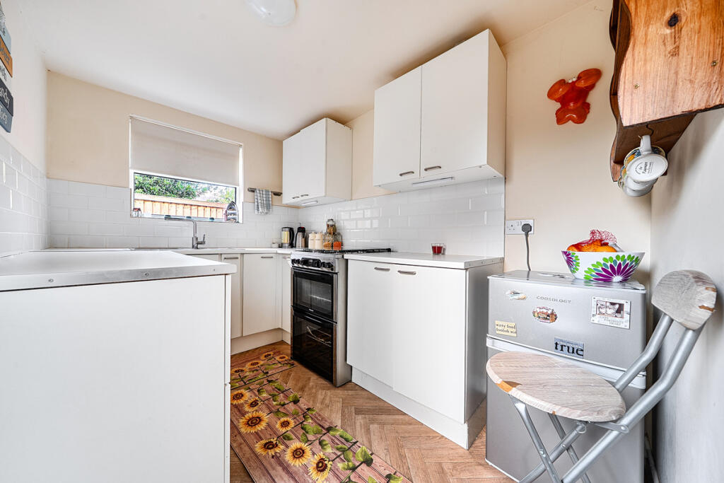 House in Rhostyllen, Pentre Bychan, Esclusham - More