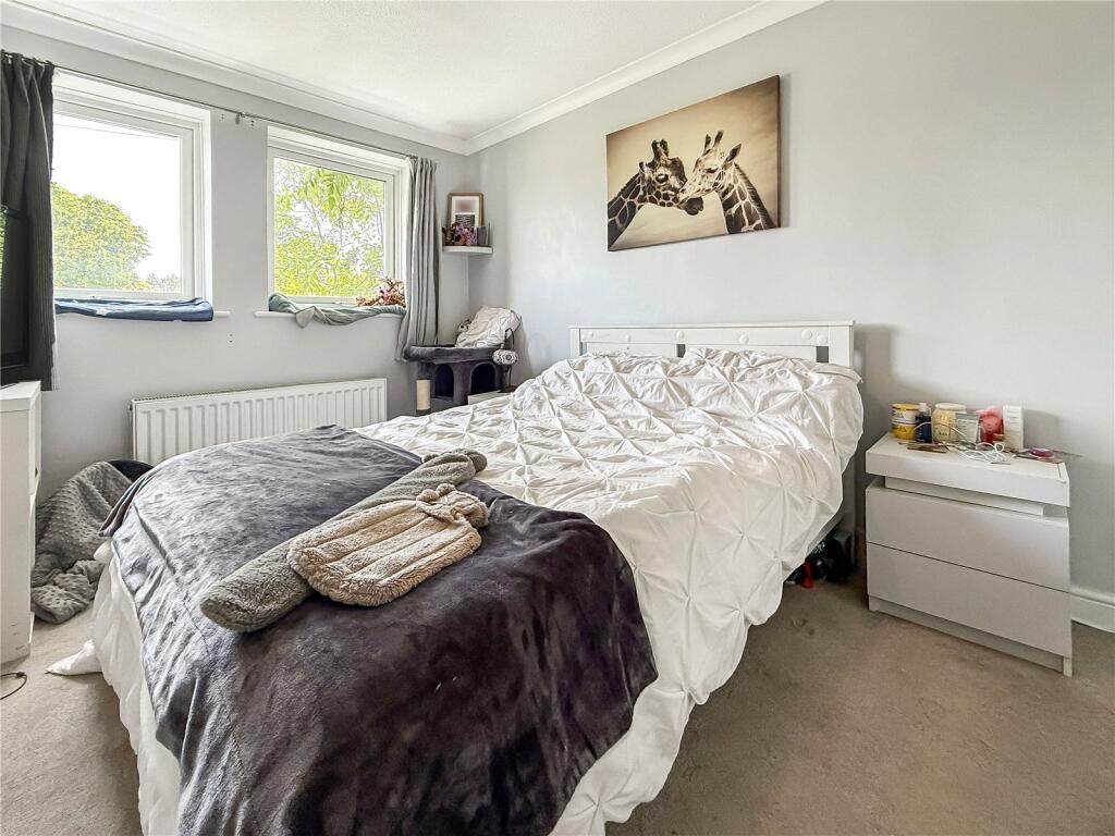 House in Sunbury-on-Thames, Kempton Park - View 4