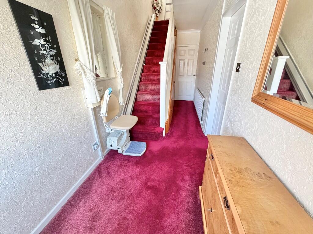 Braeside Close, Great Sutton - View 2