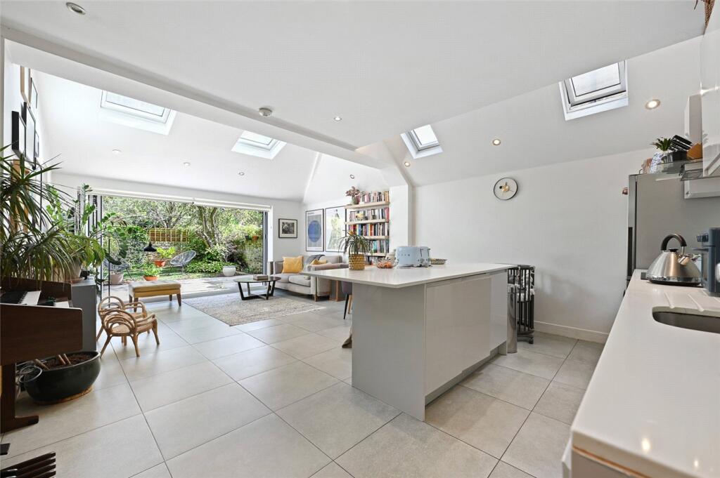 Main image of property: Ormiston Grove, London, W12