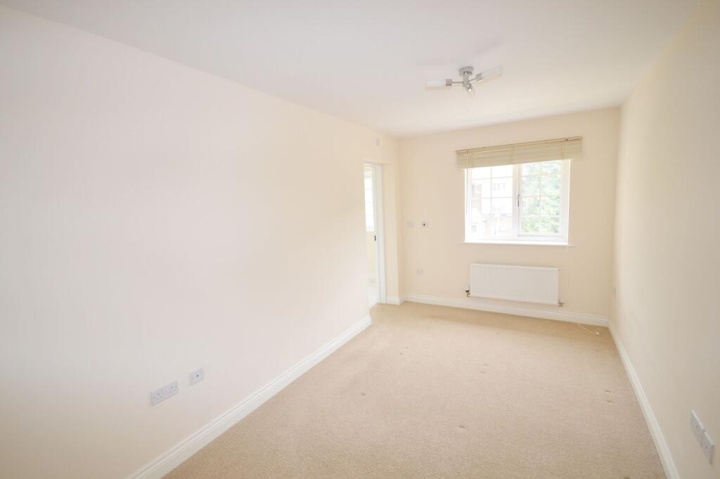 Apartment in Hemel Hempstead - View 3