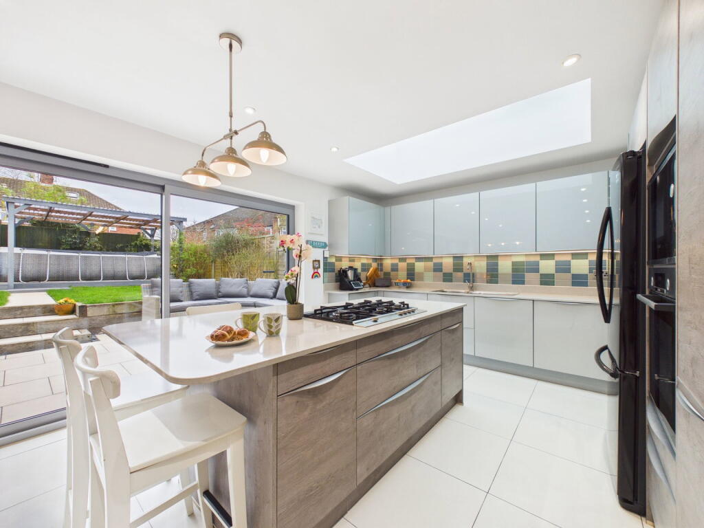 Greenway, Horsham, RH12 2JS - View 3
