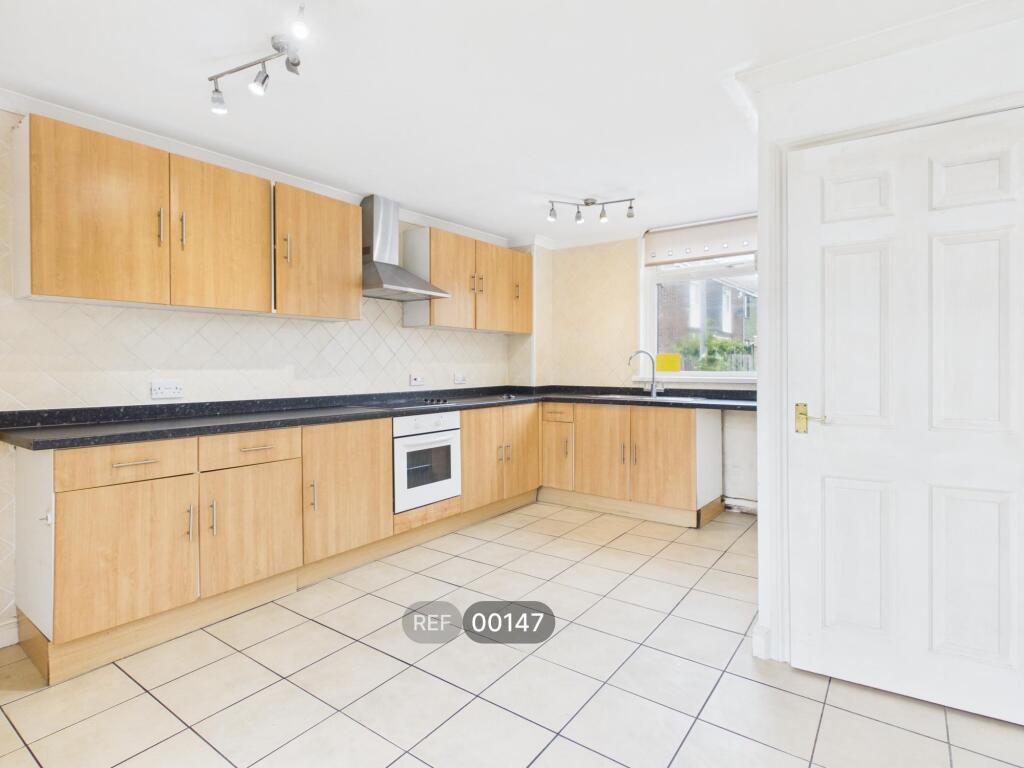 House in Hull - View 4