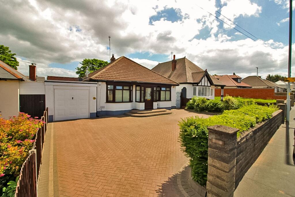 4-bed detached on Stafford Road, Wolverhampton, WV10, £375,000
