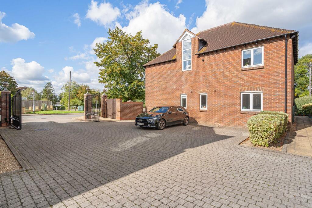 Apartment in Mole Valley, Ashtead Park - View 4