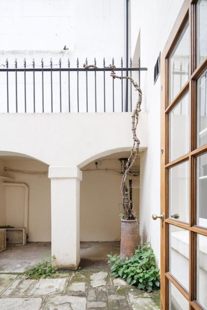 Apartment in London - View 5