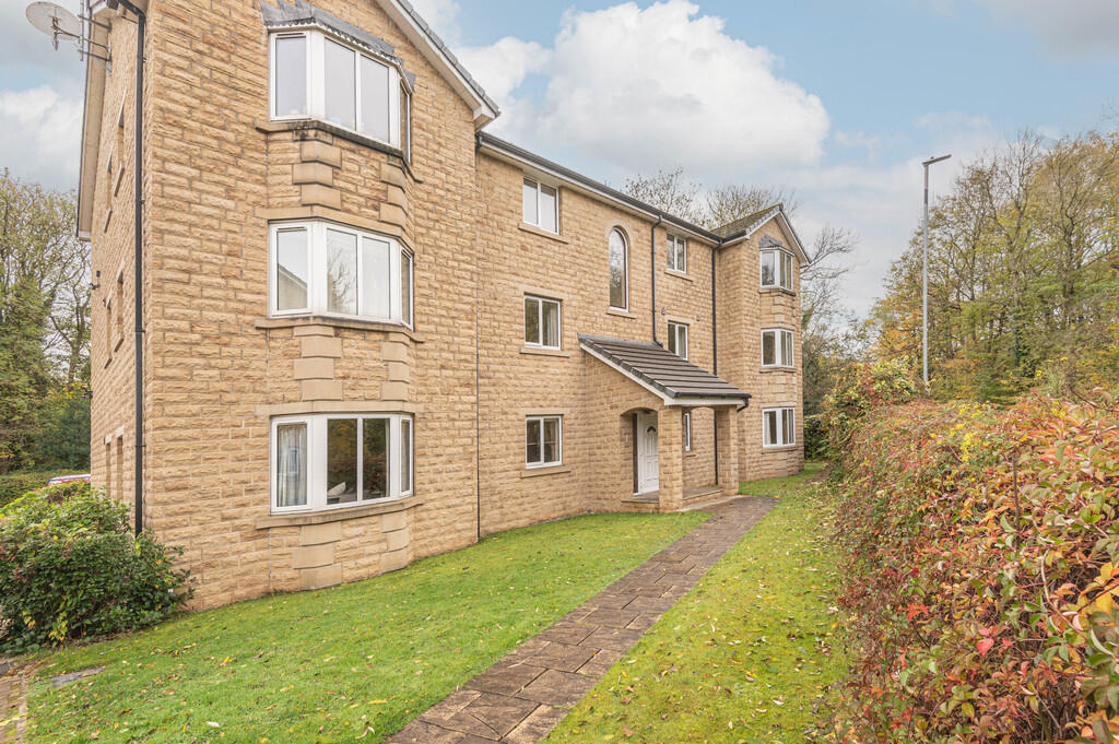 3-bed flat on Kings Mill Lane, Aspley, Huddersfield, £135,000