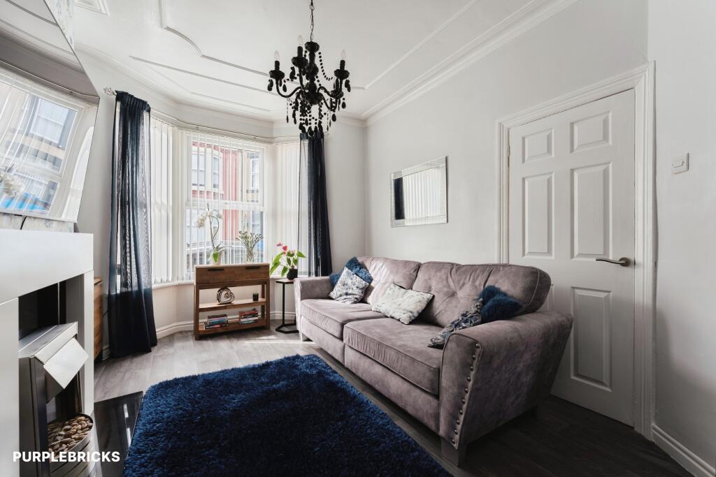 House in Wirral, Liverpool City Region - View 4