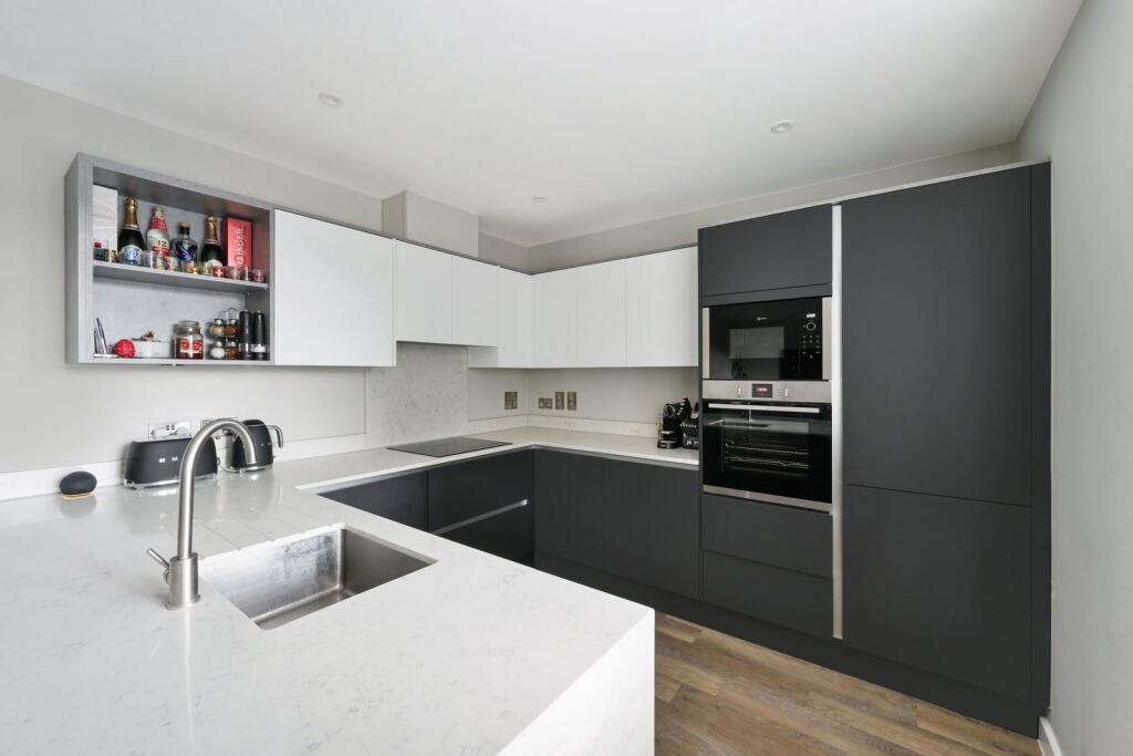 Apartment in Croydon - View 4