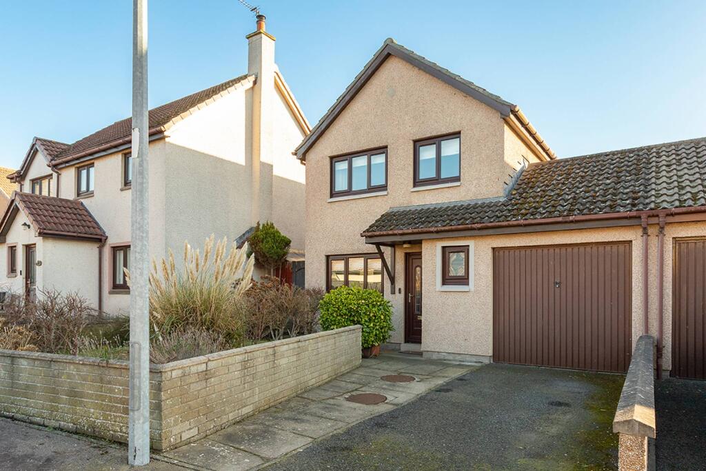 Main image of property: 27 Hospitalfield Gardens, Arbroath, DD11 2LW