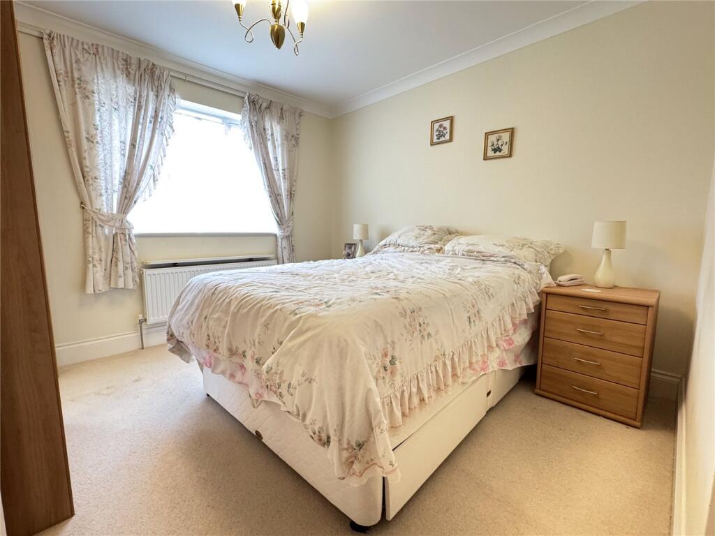 Apartment in New Forest, New Milton - View 4