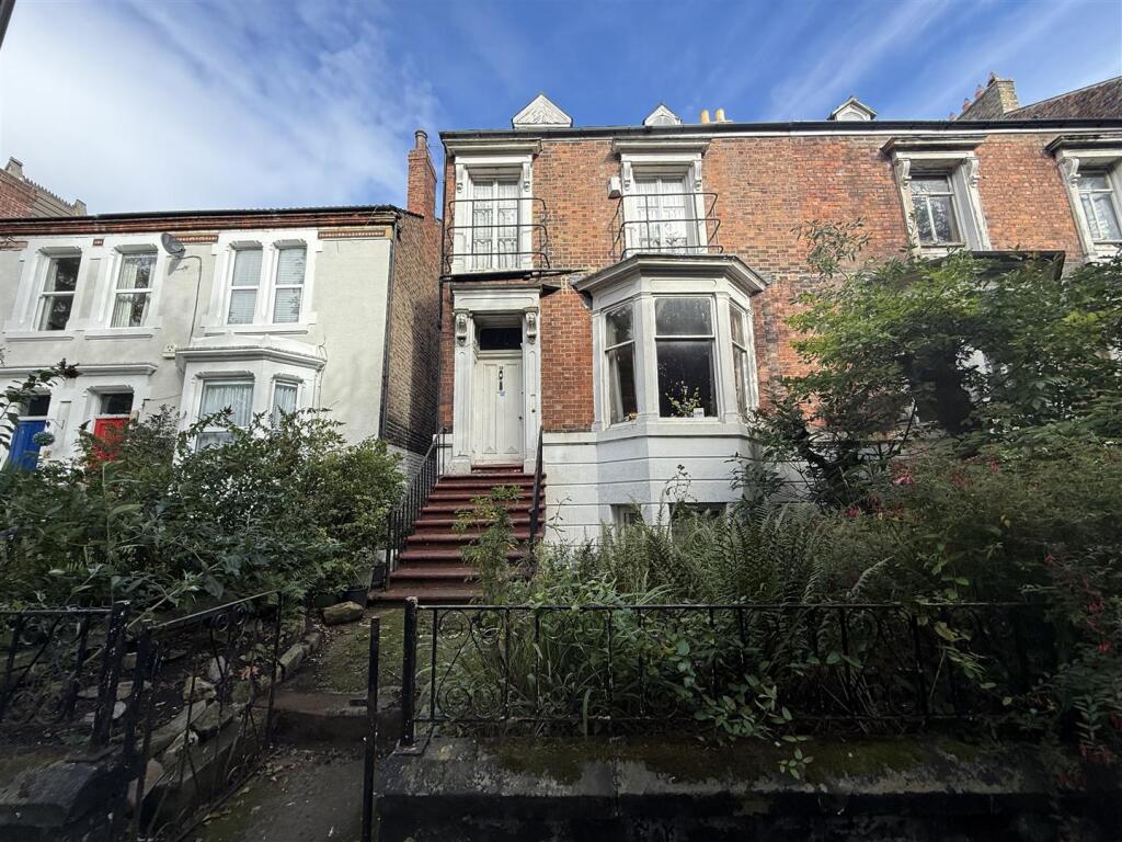 4-bed semi-detached on Westbrook, Darlington, £180,000