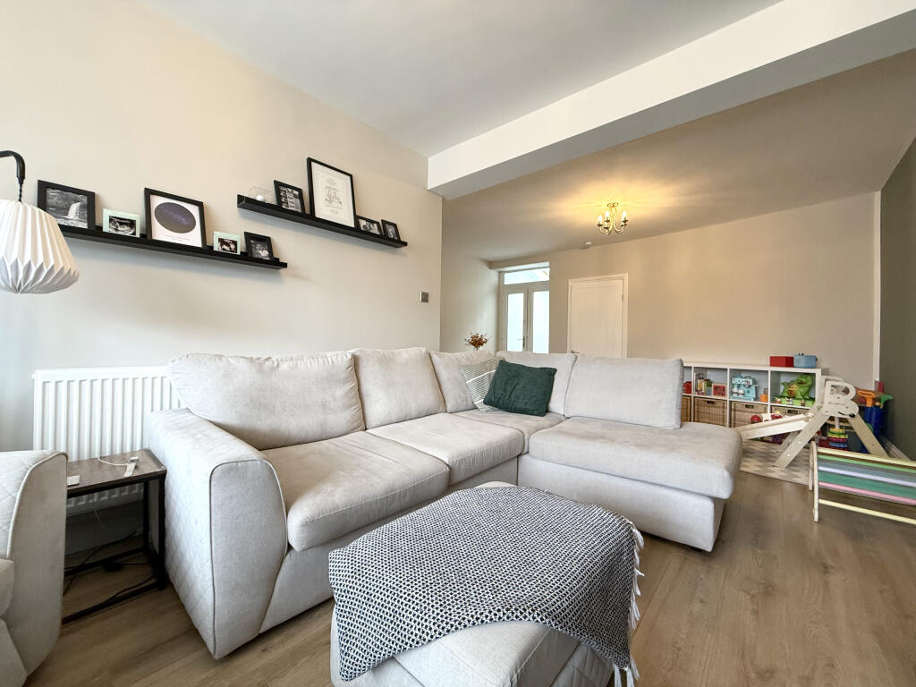 Elm Grove, Hirwaun, Aberdare photo 3