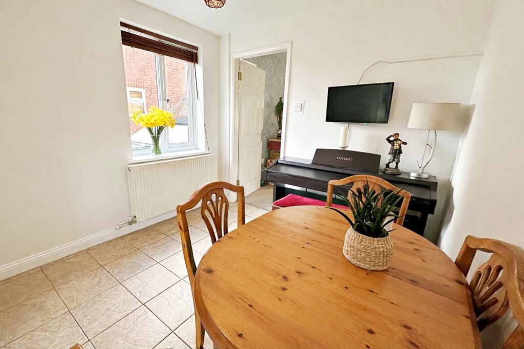Chestnut Close, Drakes Broughton, WR10 photo 4
