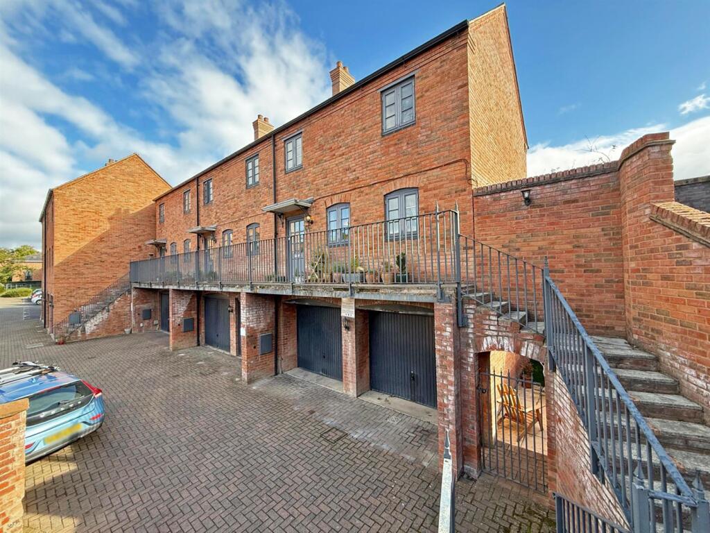 2-bed house on Benbow Quay, Shrewsbury, £205,000