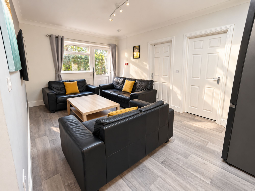 House in Talbot Village, Ensbury Park, Bournemouth - More