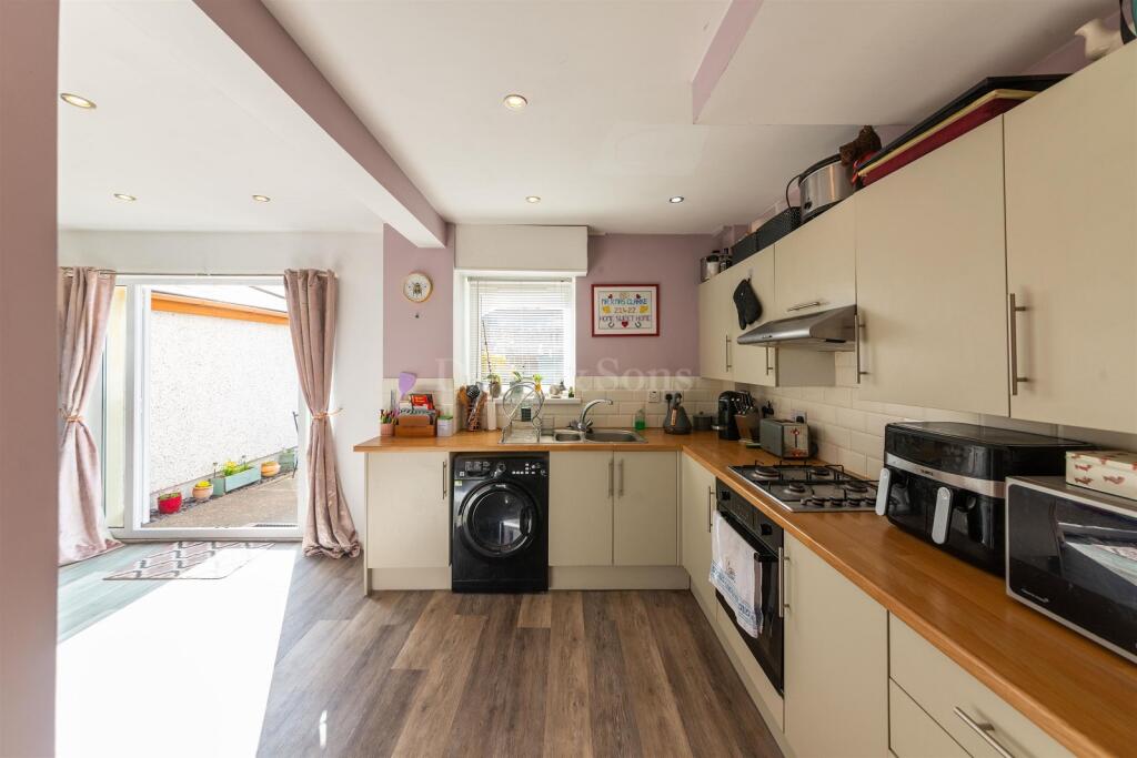 Ty Isaf Park Avenue, Risca, Newport. NP11 photo 3