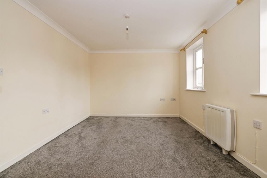 Apartment in Salisbury, Amesbury - More