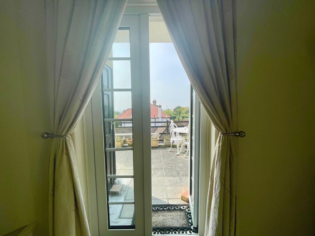 Apartment in Southend-on-Sea - More