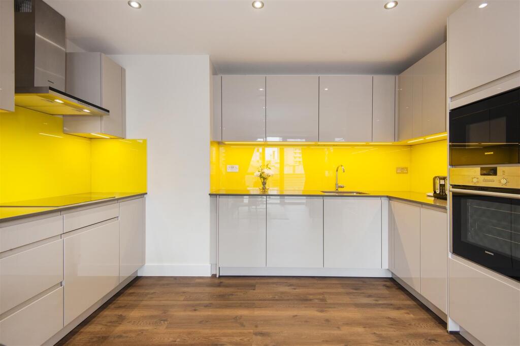 Main image of property: 80 Back Church Lane, Twyne House Apartments, London