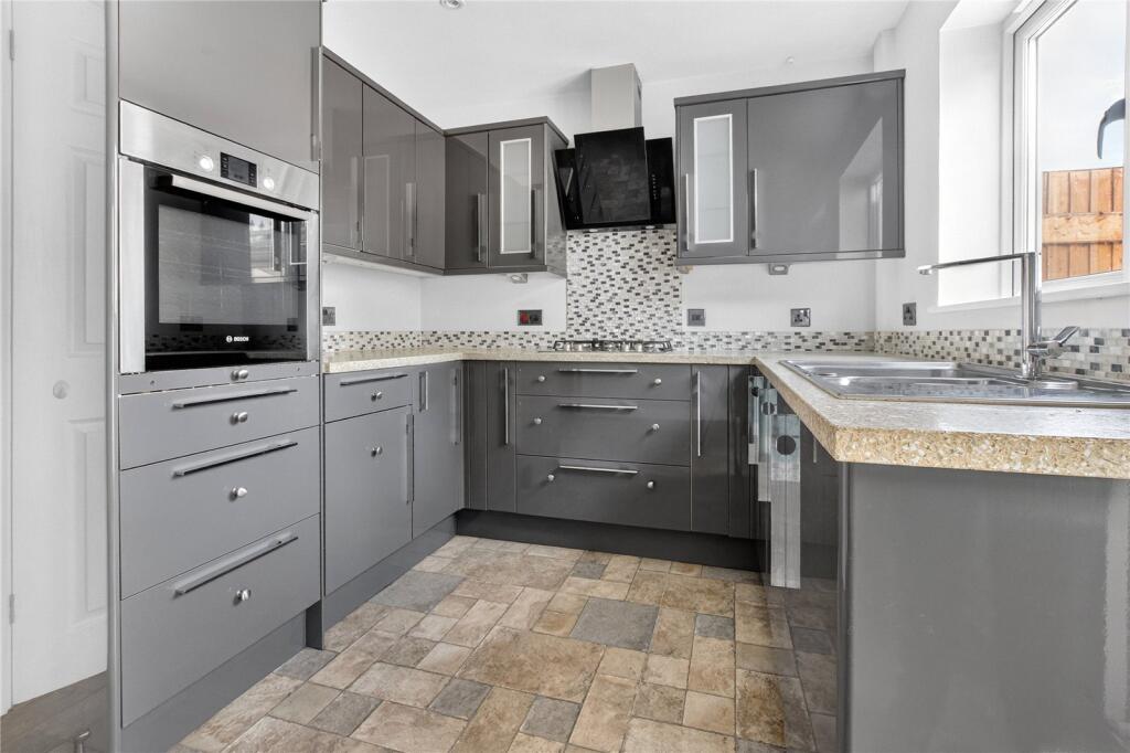 House in Binfield, Temple Park - View 2