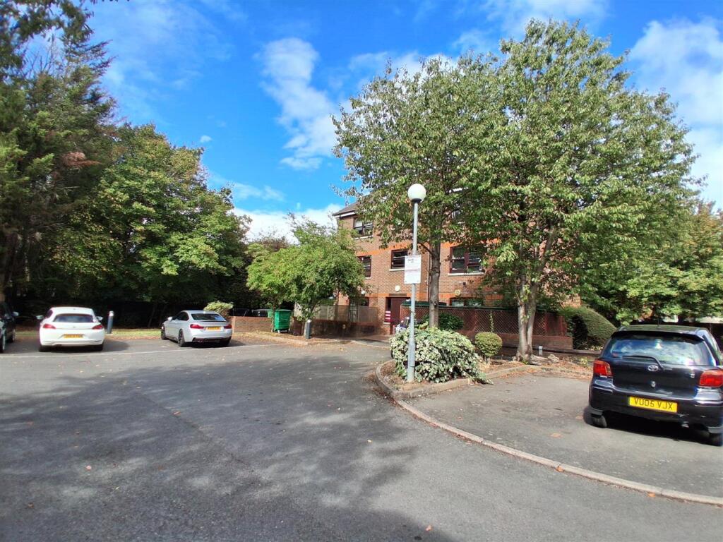 Apartment in London - More