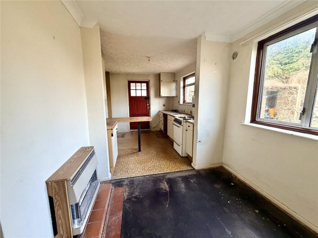 Fairlea Road, Lymington, Hampshire, SO41 photo 3