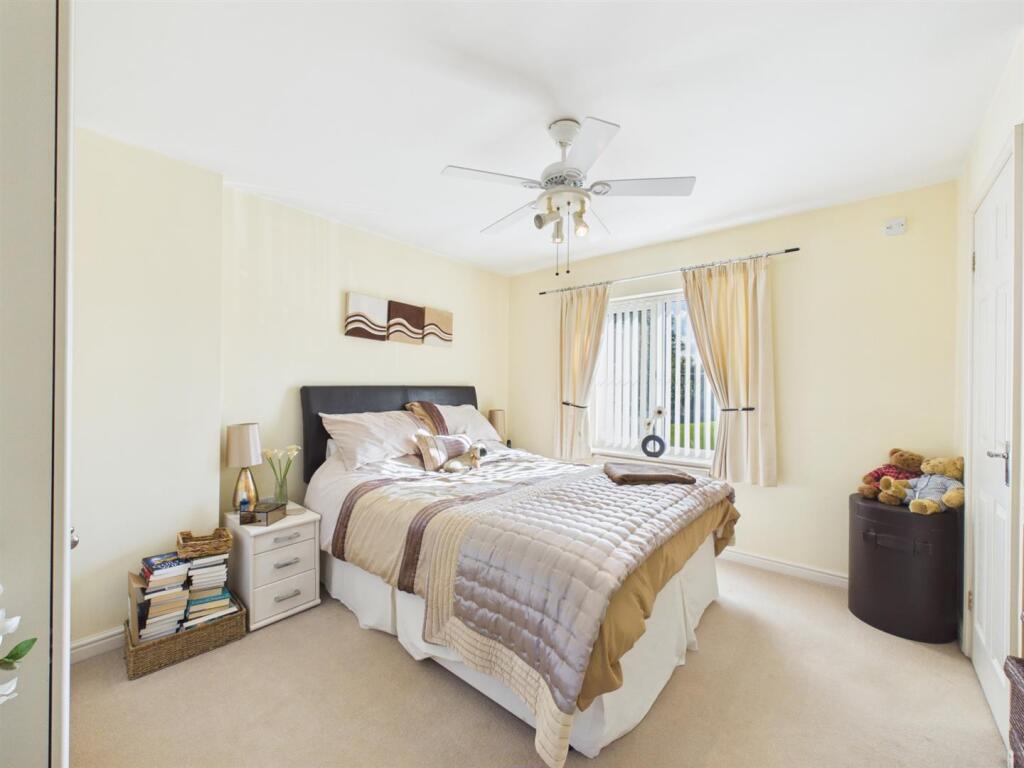 House in Bridlington, West Hill - More