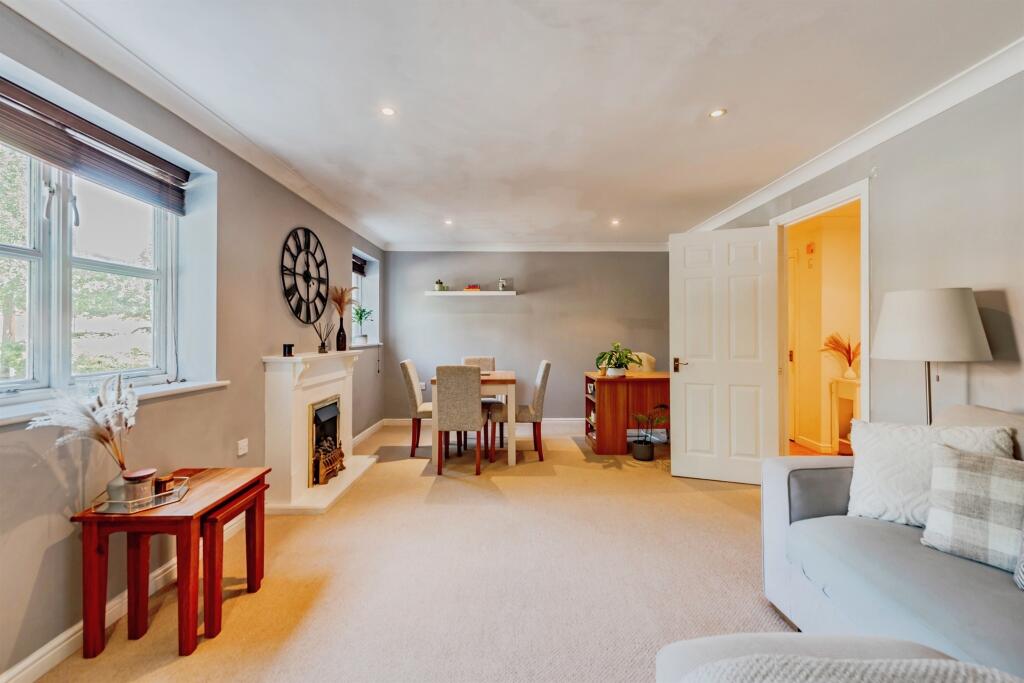 Apartment in Reigate and Banstead, Surrey - View 5