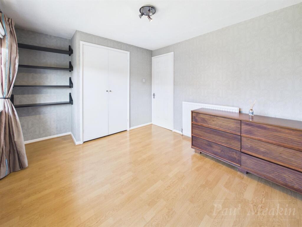 Apartment in Croydon - More