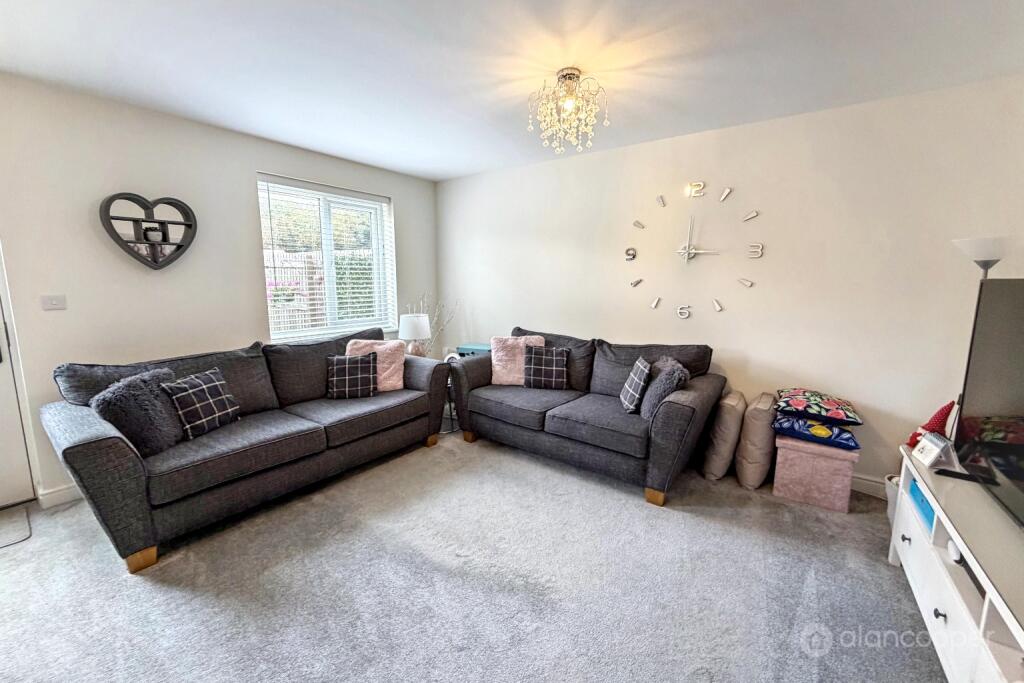 House in Nuneaton and Bedworth, St Nicolas Park - View 3