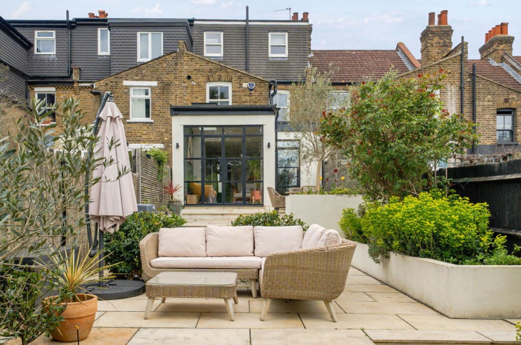 House in London - View 5