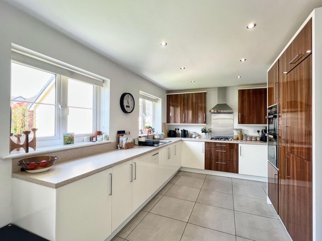 Clos Yr Eryr, Bridgend, CF35 photo 4