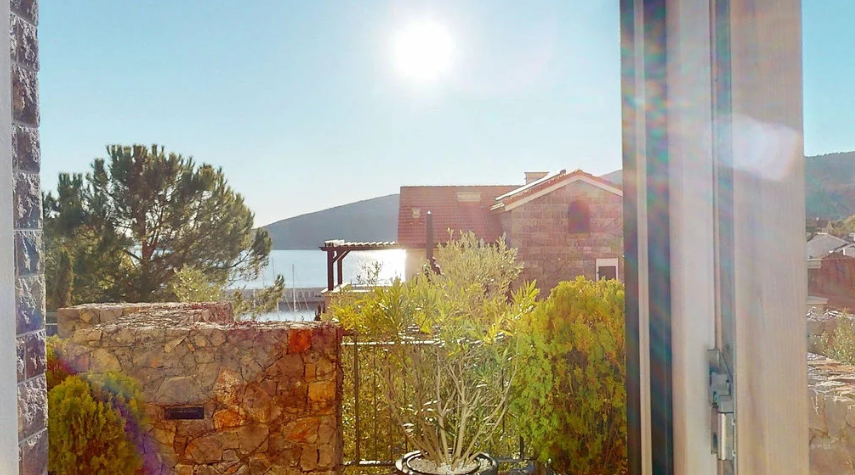 Main image of property: Lustica
