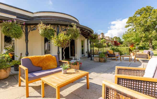 Albert Cottage Hotel, York Avenue, East Cowes, Isle of Wight PO32 6BD