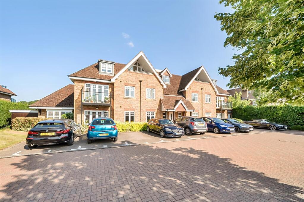 Main image of property: Callaway, Shoppenhangers Road, Maidenhead, SL6
