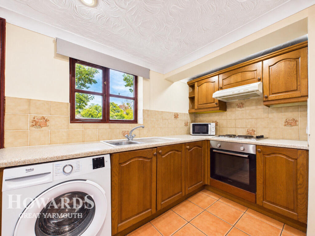 House in Great Yarmouth, Filby Heath, Filby - More