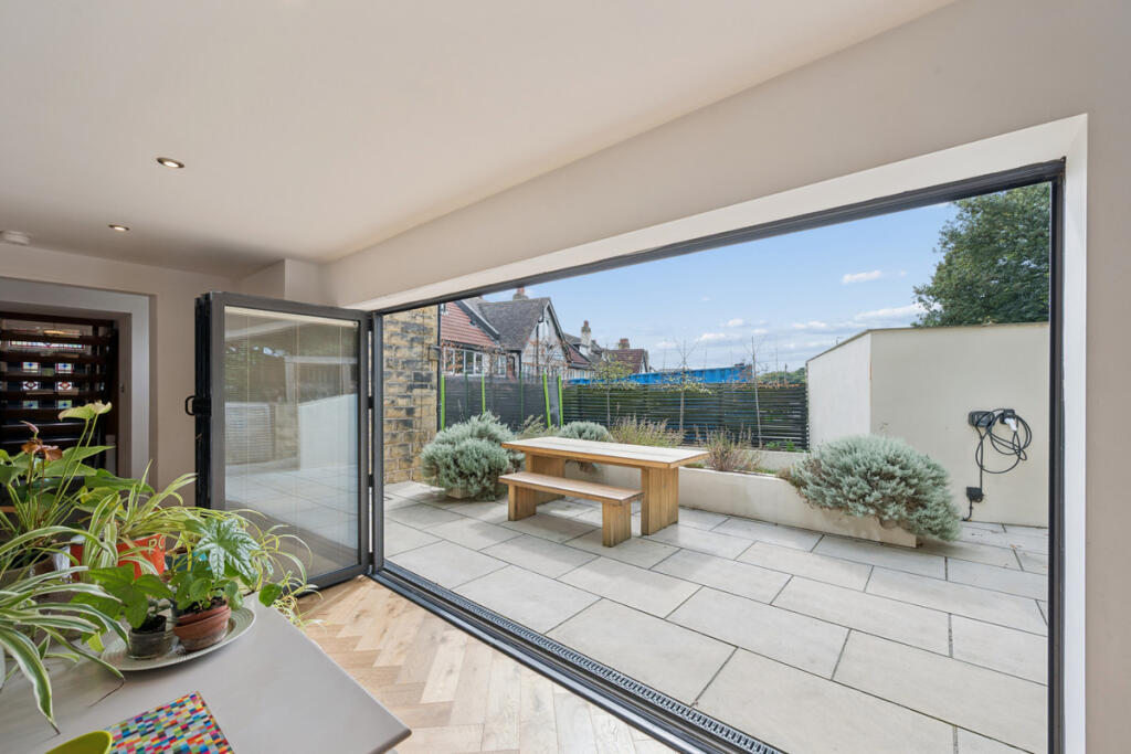 House in Leeds, West Yorkshire - View 5