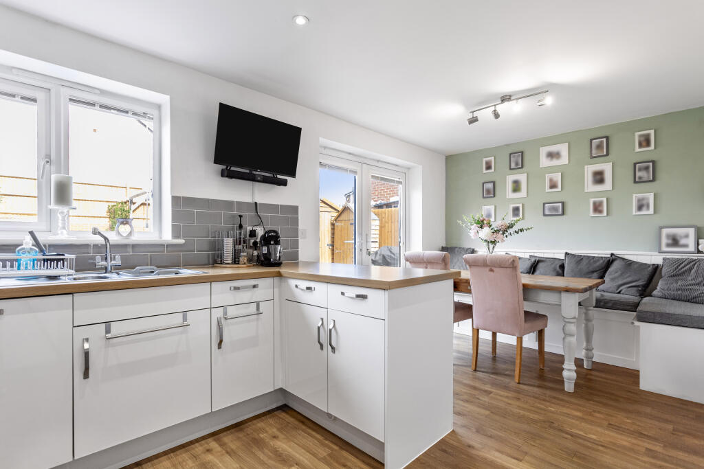 Rhodes Way, Billingshurst, RH14 photo 4