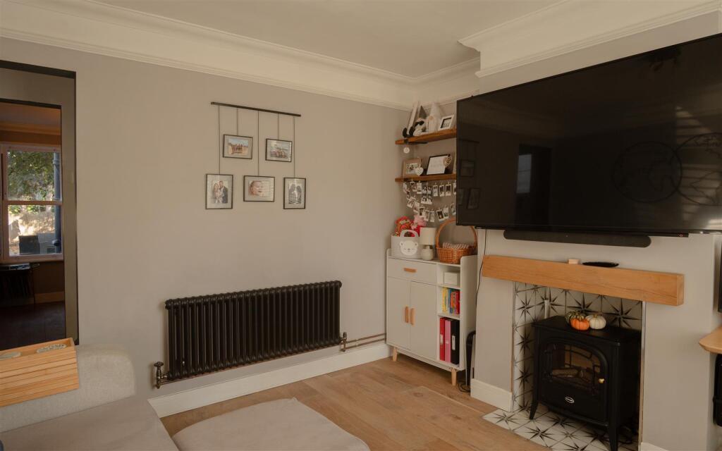 House in Reigate and Banstead, Earlswood - View 2