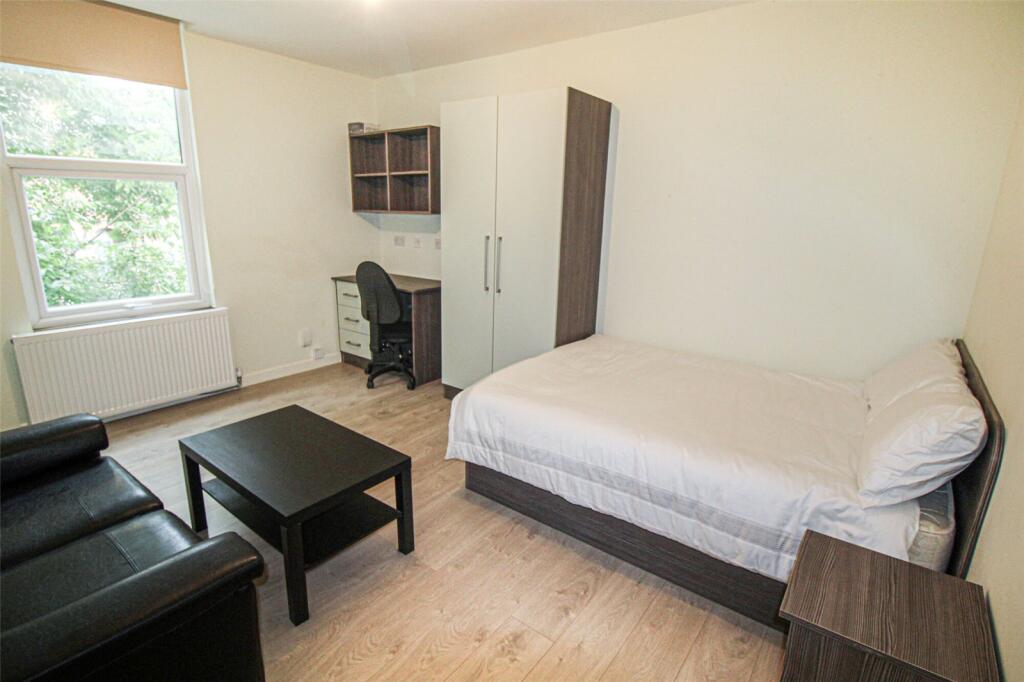 Main image of property: Apt 5, 30 Brudenell Road #565761