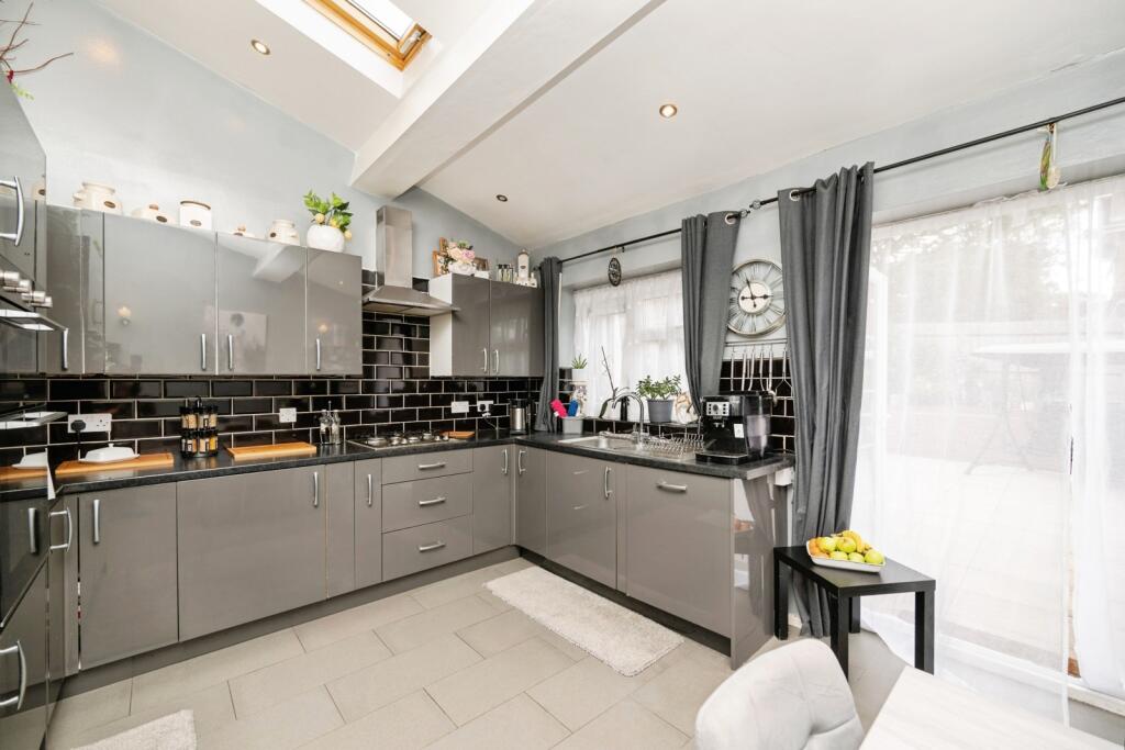 House in Redditch, Worcestershire - View 2