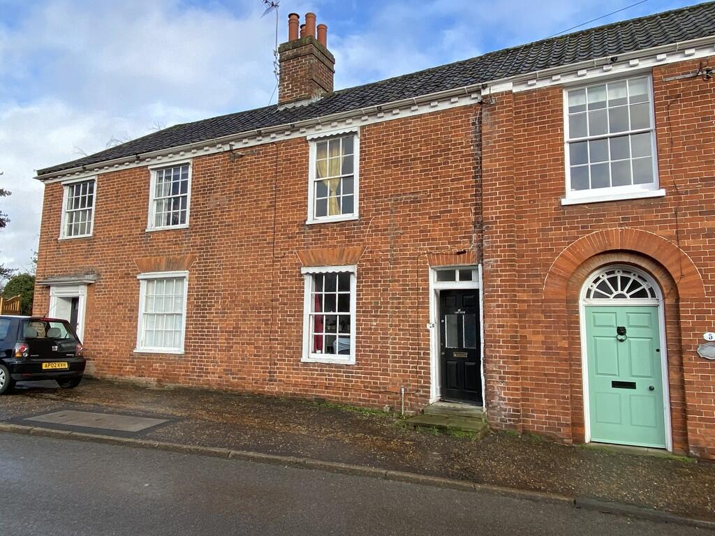 2-bed house on Beccles Road, Loddon, £250,000