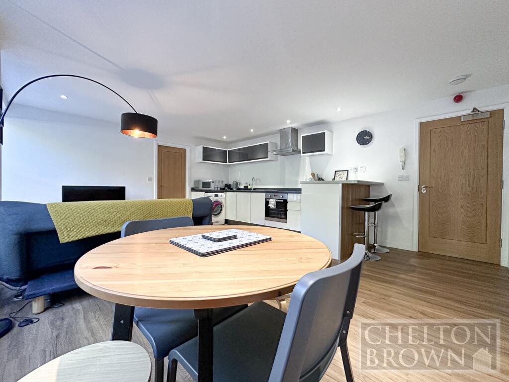 Apartment in Northampton, Cliftonville - More