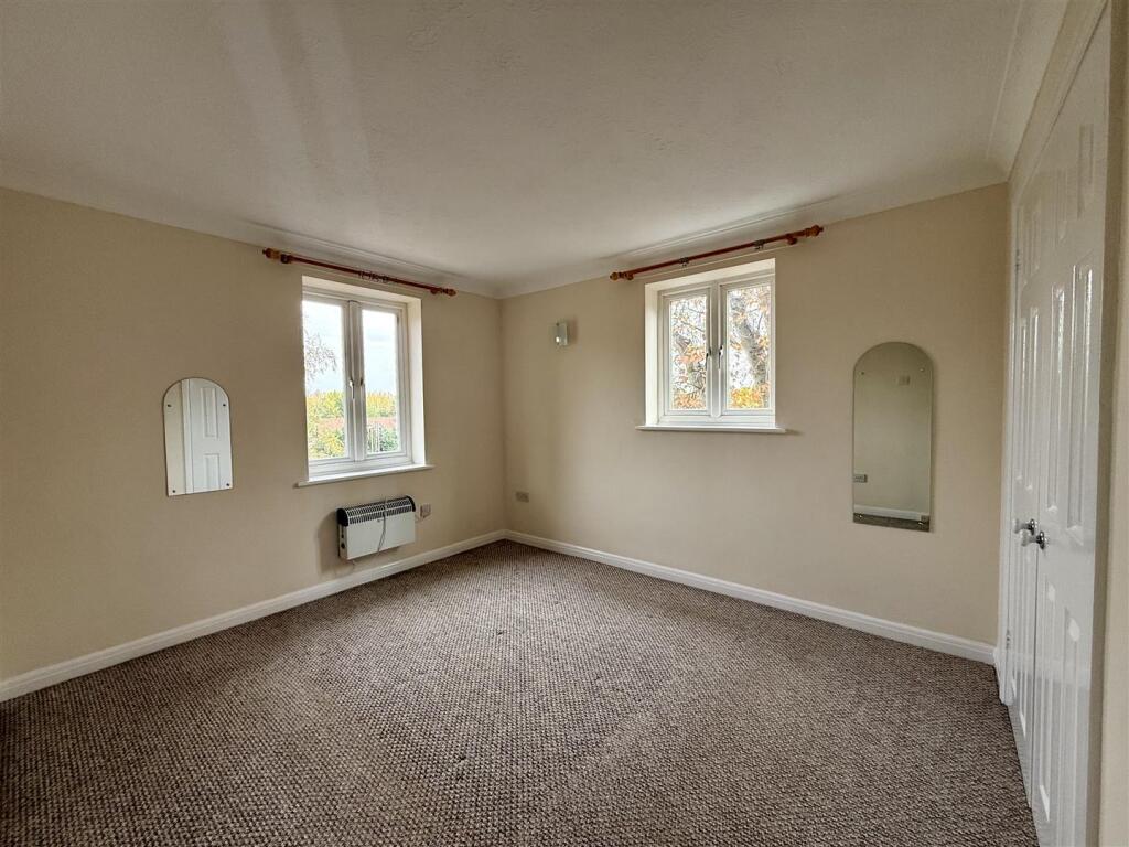 Apartment in Hart, Blackwater and Hawley - More