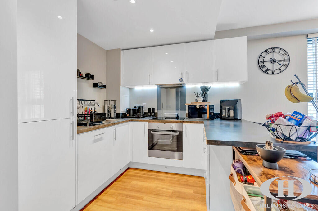 Apartment in Slough - View 3