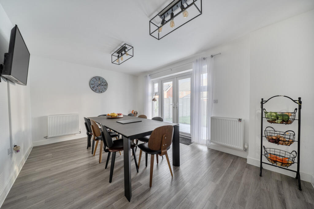 Reeves Gardens, Yate, Bristol, BS37 photo 3