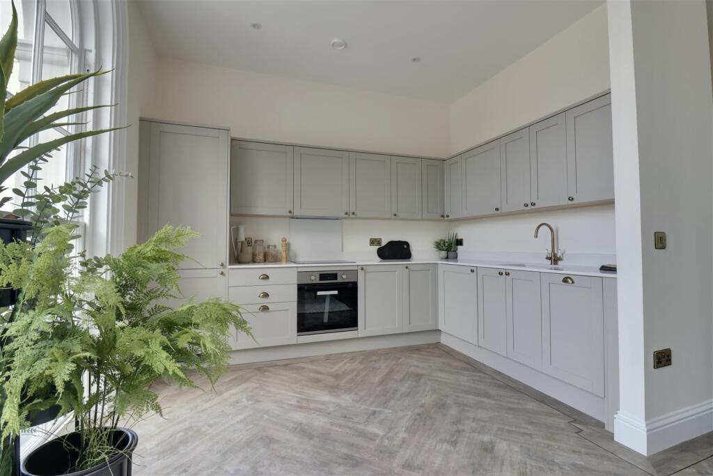 Apartment in Portsmouth, Southsea - View 3