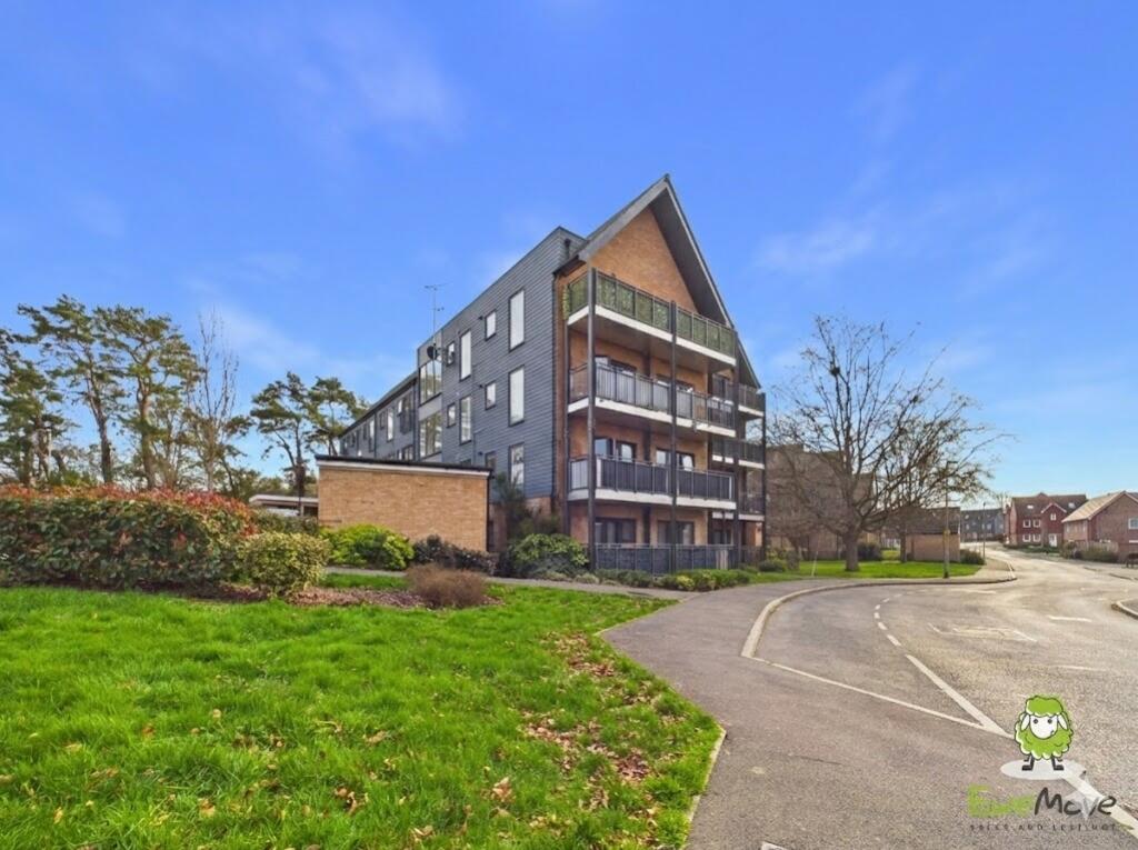 2-bed flat on Fleetlands House, 34 Blackmoor Drive, Basingstoke, Hampshire, RG24, £265,000