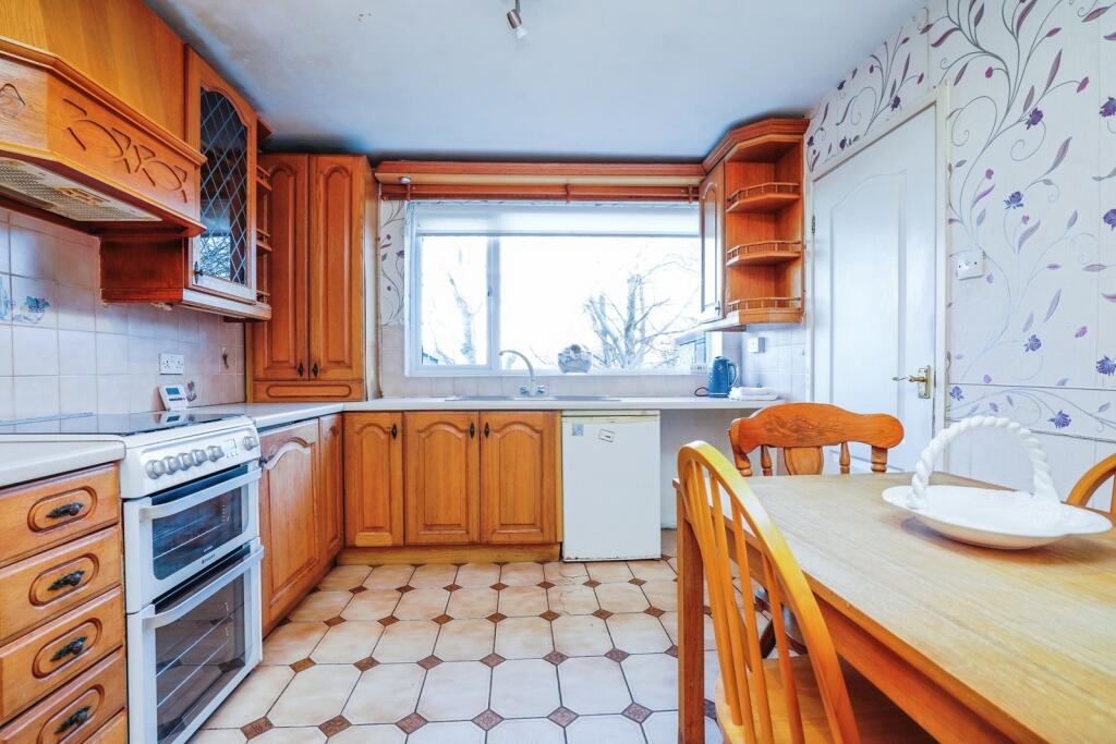 Bruntcliffe Drive, Morley, Leeds, West Yorkshire, LS27 photo 2